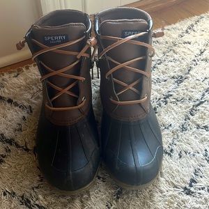 Sperry boots ❤️ very gently used